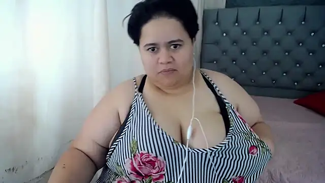 Snapshot of hotlesby4uxxx chatting on 12.12.24 hotlesby4uxxx online show from 12.12.24