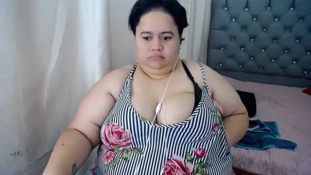 Snapshot of hotlesby4uxxx chatting on 12.12.24 hotlesby4uxxx online show from 12.12.24