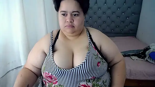 Snapshot of hotlesby4uxxx chatting on 12.14.24 hotlesby4uxxx online show from 12.14.24