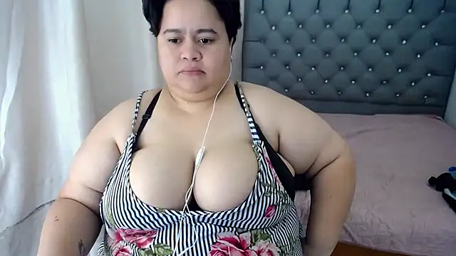 Snapshot of hotlesby4uxxx chatting on 12.14.24 hotlesby4uxxx online show from 12.14.24