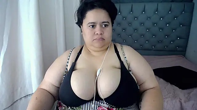 Snapshot of hotlesby4uxxx chatting on 12.16.24 hotlesby4uxxx online show from 12.16.24