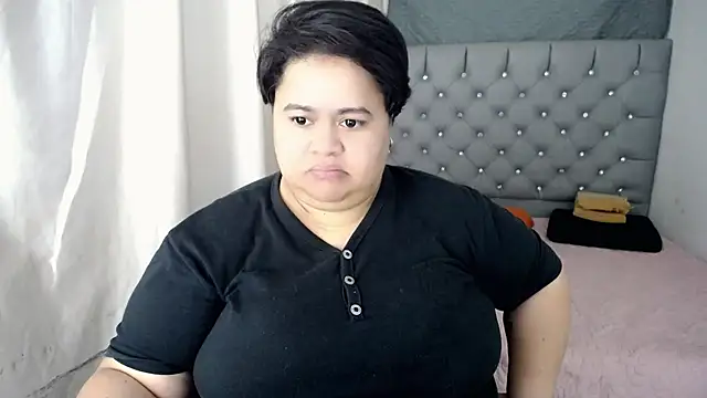 Snapshot of hotlesby4uxxx chatting on 12.17.24 hotlesby4uxxx online show from 12.17.24