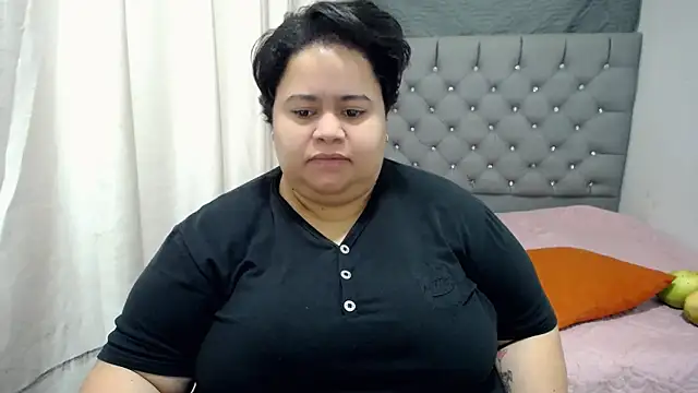 Snapshot of hotlesby4uxxx chatting on 12.18.24 hotlesby4uxxx online show from 12.18.24