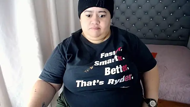 Snapshot of hotlesby4uxxx chatting on 12.19.24 hotlesby4uxxx online show from 12.19.24