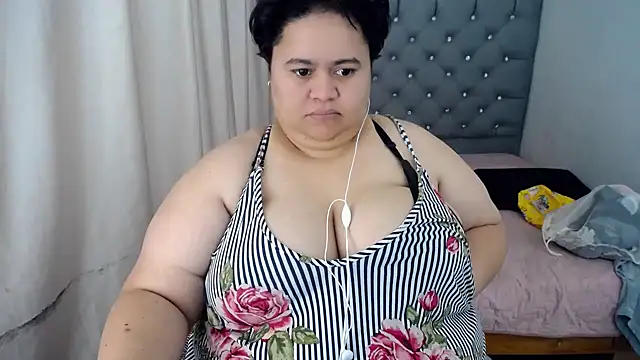 Snapshot of hotlesby4uxxx chatting on 12.27.24 hotlesby4uxxx online show from 12.27.24