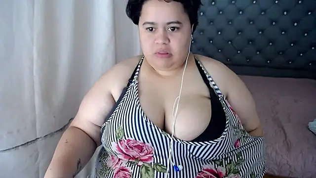 Snapshot of hotlesby4uxxx chatting on 12.28.24 hotlesby4uxxx online show from 12.28.24