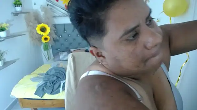 Snapshot of hotlesby4uxxx chatting on 09.15.25 hotlesby4uxxx online show from 09.15.25