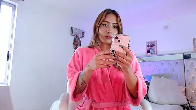 hollythomson online show from 01.24.25