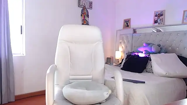 hollythomson online show from 02.16.25