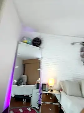 hollythomson online show from 10.28.25