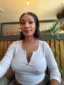 Snapshot of __Nessa__ chatting on 05.22.26 Nessa online show from 05.22.26