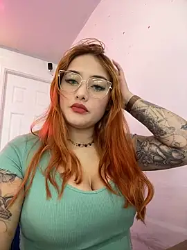 Snapshot of Tulipa_ chatting on 03.04.25 Tulipa online show from 03.04.25