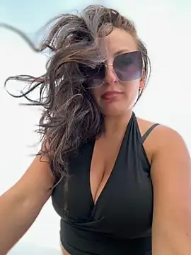 itsCassie online show from 10.15.25