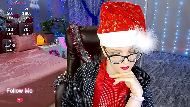 Snapshot of AngelaWhiti chatting on 12.26.24 AngelaWhiti online show from 12.26.24