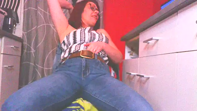 Snapshot of jennylovence chatting on 02.14.25 jennylovence online show from 02.14.25