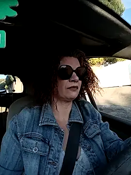 Snapshot of jennylovence chatting on 10.15.25 jennylovence online show from 10.15.25