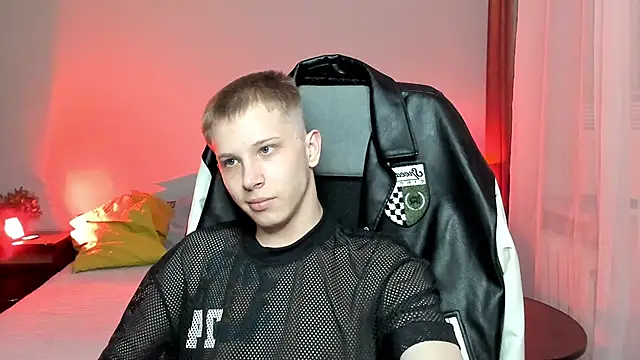 Snapshot of arlekincrop chatting on 03.22.25 arlekincrop online show from 03.22.25