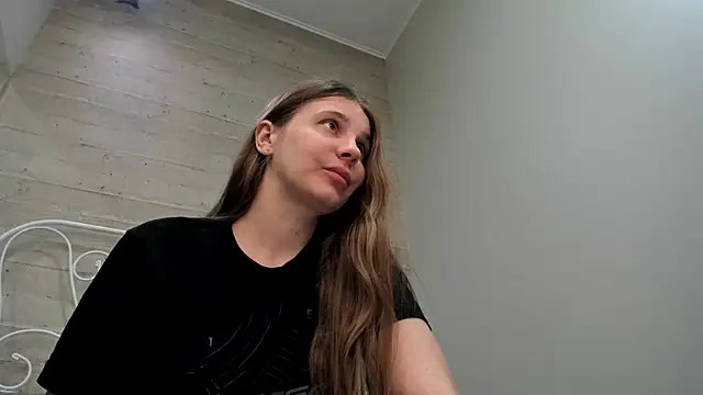 Snapshot of JuliaBusty chatting on 03.04.25 JuliaBusty online show from 03.04.25