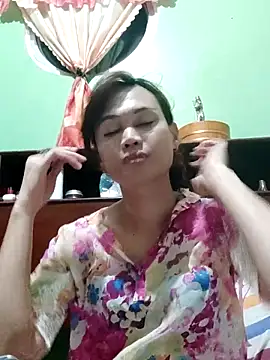 QueenSoreal online show from 10.16.25