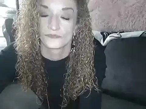 Snapshot of AshleyRain chatting on 11.26.25 AshleyRain online show from 11.26.25