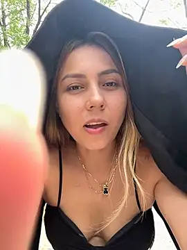 Snapshot of Brittanyrosexx chatting on 03.14.25 Brittanyrosexx online show from 03.14.25