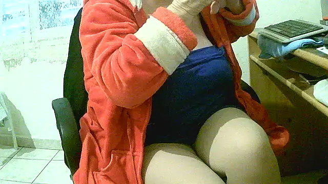 Snapshot of douceur63 chatting on 12.26.24 douceur63 online show from 12.26.24