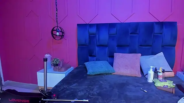 Snapshot of chantall1375 chatting on 06.28.26 chantall1375 online show from 06.28.26