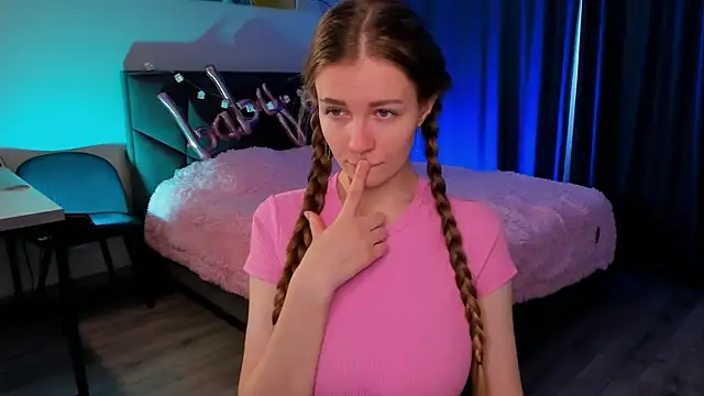 SweetMilkis online show from 02.04.25