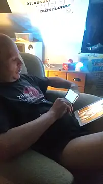 Snapshot of hardcap chatting on 11.11.25 hardcap online show from 11.11.25