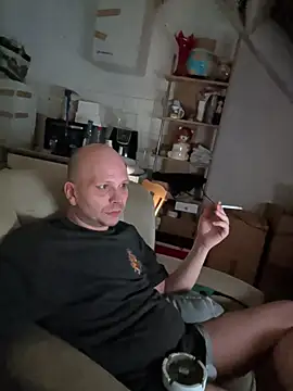 Snapshot of hardcap chatting on 11.28.25 hardcap online show from 11.28.25