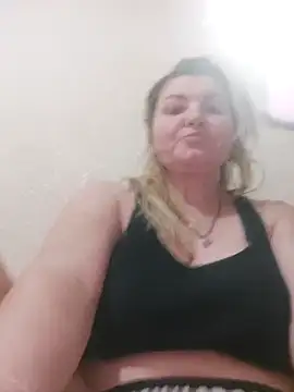 Snapshot of VeronikaBless chatting on 02.21.25 VeronikaBless online show from 02.21.25