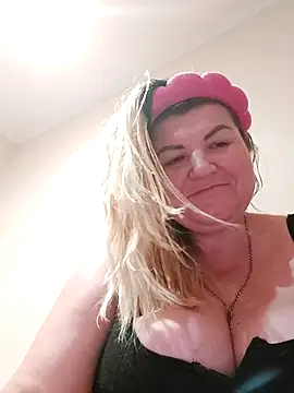 Snapshot of VeronikaBless chatting on 09.15.25 VeronikaBless online show from 09.15.25