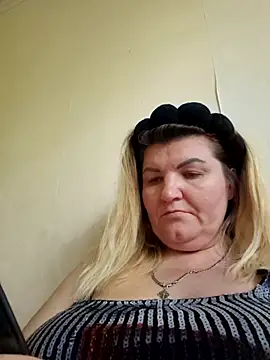 Snapshot of VeronikaBless chatting on 09.15.25 VeronikaBless online show from 09.15.25