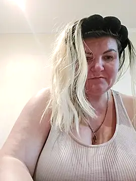 Snapshot of VeronikaBless chatting on 09.23.25 VeronikaBless online show from 09.23.25