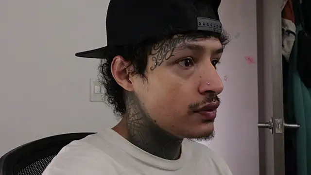 Snapshot of trieone chatting on 09.13.25 trieone online show from 09.13.25