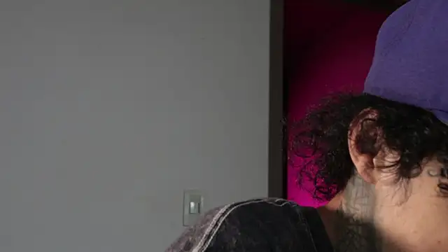 Snapshot of trieone chatting on 05.28.26 trieone online show from 05.28.26