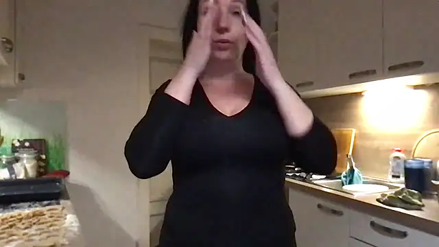 Viola Beck online show from 12.21.25