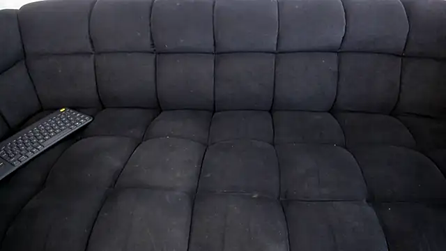 Snapshot of emilyhills_ chatting on 10.22.25 emilyhills online show from 10.22.25