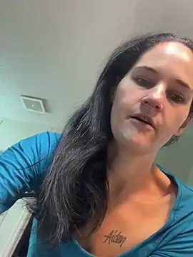 lolabunny9 online show from 01.15.25