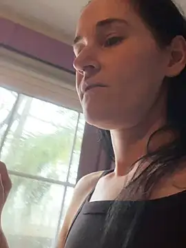 lolabunny9 online show from 02.13.25