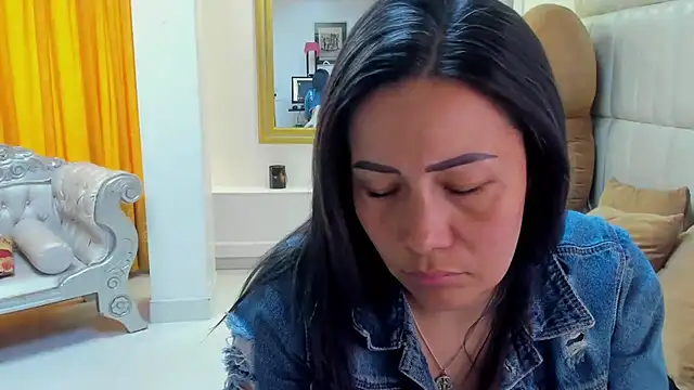 Snapshot of gaby_trent chatting on 01.11.25 gaby trent online show from 01.11.25