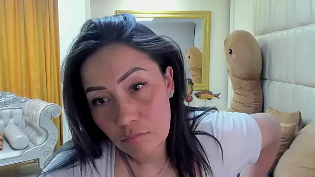 Snapshot of gaby_trent chatting on 01.11.25 gaby trent online show from 01.11.25