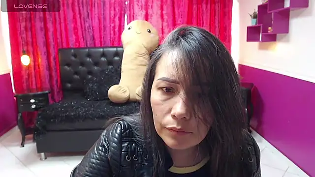 Snapshot of gaby_trent chatting on 02.14.25 gaby trent online show from 02.14.25