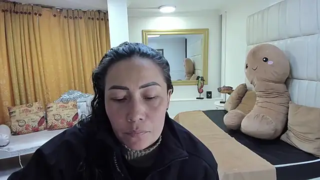 Snapshot of gaby_trent chatting on 09.18.25 gaby trent online show from 09.18.25