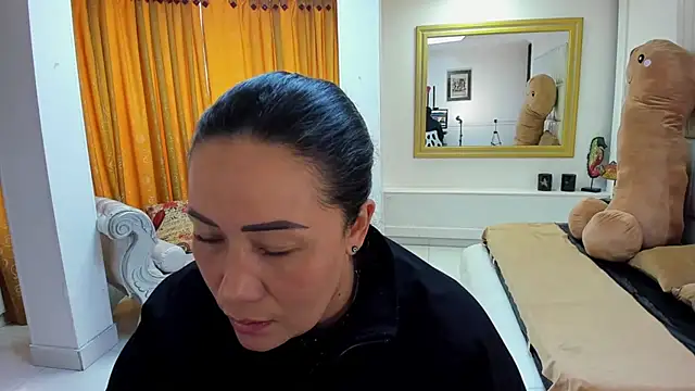 Snapshot of gaby_trent chatting on 10.03.25 gaby trent online show from 10.03.25