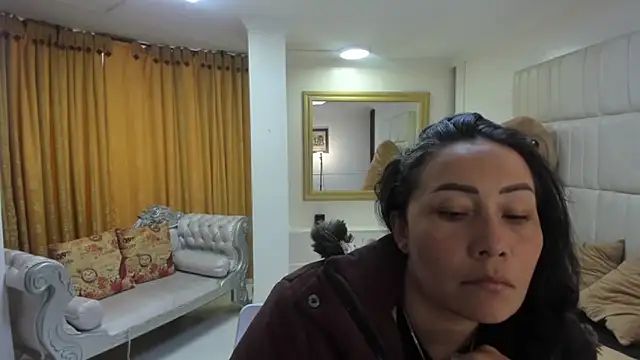 Snapshot of gaby_trent chatting on 10.14.25 gaby trent online show from 10.14.25