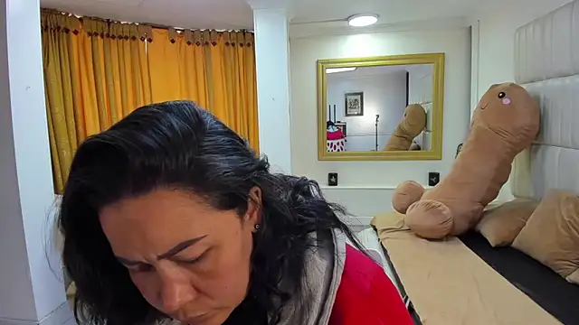 Snapshot of gaby_trent chatting on 10.20.25 gaby trent online show from 10.20.25