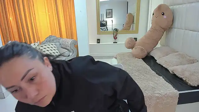 Snapshot of gaby_trent chatting on 11.21.25 gaby trent online show from 11.21.25