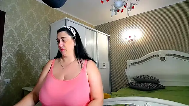 Evelyn Shy online show from 01.28.25