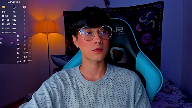 Snapshot of LeaneSeb chatting on 12.02.24 LeaneSeb online show from 12.02.24